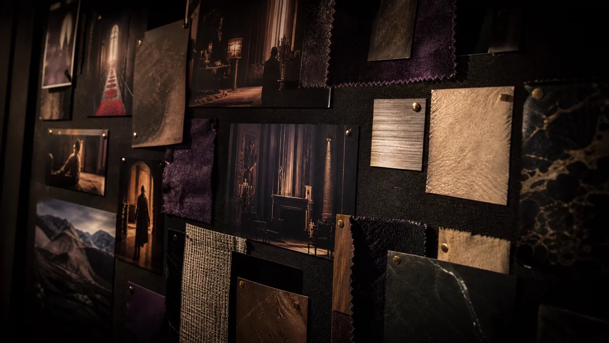Moodboard physique : matières et images sous lumière rasante
