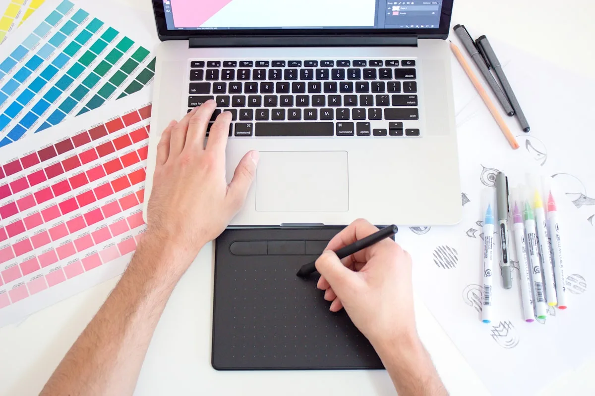 Studio créatif moderne et outils de design