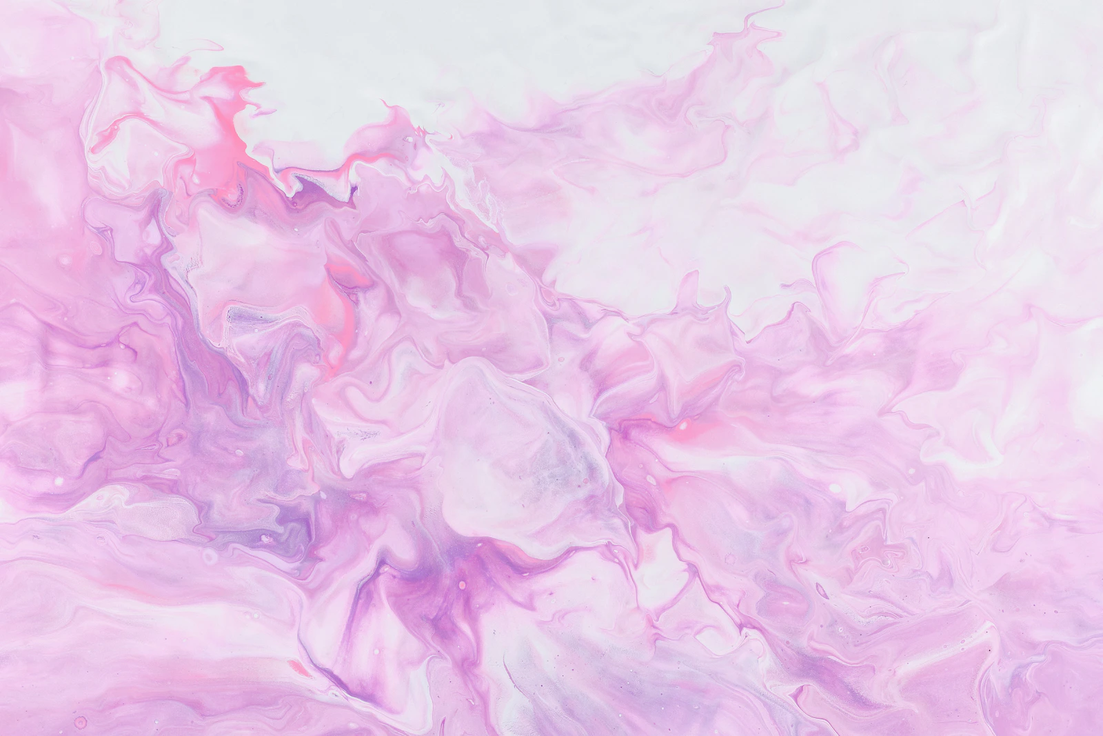 Texture liquide abstraite rose et violette évoquant la dérive temporelle des modèles vidéo IA